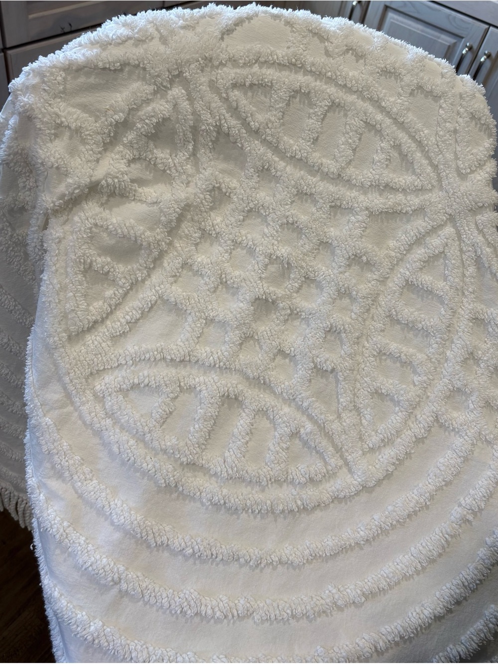 Gorgeous!! vintage   Chenille twin-queen size bedspread - Picture 3 of 4